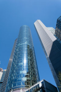 Deutschland, Hessen, Frankfurt, Frankfurter Skyline der Main Tower, rechts davon der Garden Tower. Deutschland, Hessen, Frankfurt, Frankfurter Skyline der Main Tower, rechts davon der Garden Tower.