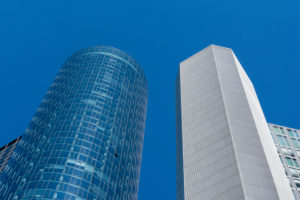 Deutschland, Hessen, Frankfurt, Frankfurter Skyline der Main Tower, rechts davon der Garden Tower. Deutschland, Hessen, Frankfurt, Frankfurter Skyline der Main Tower, rechts davon der Garden Tower.
