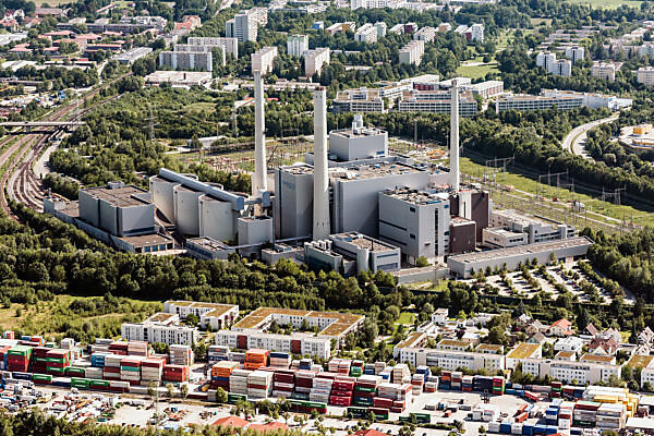 Bildagentur | mauritius images | Power plant facilities of the SWM  Heizkraftwerk Nord combined heat and power plant in the Munich district of  Unterfhring in the state of Bavaria