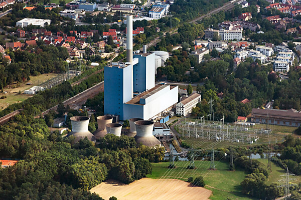 Bildagentur | mauritius images | Power plants of the combined heat and power  plant " SWM Heizkraftwerk Nord " in Unterfhring in the federal state of  Bavaria, Germany