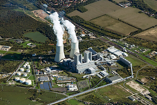 Bildagentur | mauritius images | Power plant facilities of the SWM  Heizkraftwerk Nord combined heat and power plant in the Munich district of  Unterfhring in the state of Bavaria