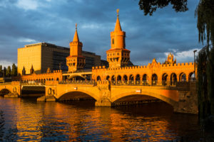 Oberbaum Bridge, Friedrichshain-Kreuzberg, Berlin Oberbaum Bridge, Friedrichshain-Kreuzberg, Berlin