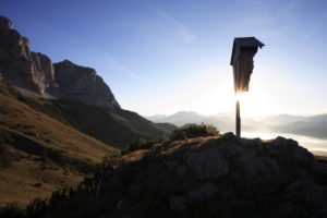 Austria, Tyrol, Wilder Kaiser, Baumgartenkopf wood-cross back light autumn Alps, mountains, Kaiser-mountains, mountain scenery, Bergpanorma, summit, cross, summit-cross, sun, symbol, silence, silence, loneliness, deserted, isolation, leaves idyll, high mountain regions, Austria, Tyrol, Wilder Kaiser, Baumgartenkopf wood-cross back light autumn Alps, mountains, Kaiser-mountains, mountain scenery, Bergpanorma, summit, cross, summit-cross, sun, symbol, silence, silence, loneliness, deserted, isolation, leaves idyll, high mountain regions,