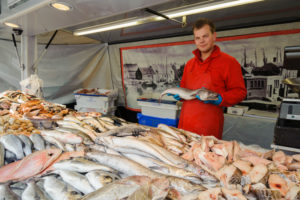 Weekly market on the Dapperstraat, Dapperbuurt, fish stand, Amsterdam, Holland, Netherlands Weekly market on the Dapperstraat, Dapperbuurt, fish stand, Amsterdam, Holland, Netherlands