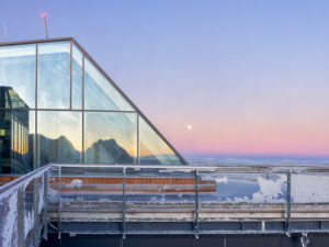 Mountain station, summit structure, steel construction, glass facade, railing, steel railing, full moon, earth shadow arch, dawn, winter, snow, ice Mountain station, summit structure, steel construction, glass facade, railing, steel railing, full moon, earth shadow arch, dawn, winter, snow, ice