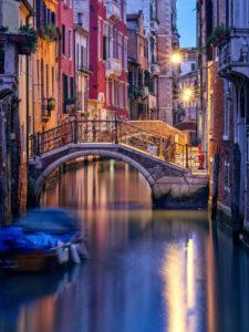 Houses, canal, balokne, colors, boats, bridges, bridge railings, dusk, autumn afternoon, cloudy Houses, canal, balokne, colors, boats, bridges, bridge railings, dusk, autumn afternoon, cloudy