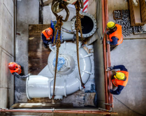 Assembly of the sewage pumps in the new Oberhausen pumping station, new construction of the Emscher sewer, Emscher conversion, Oberhausen, Ruhr area, North Rhine-Westphalia, Germany Assembly of the sewage pumps in the new Oberhausen pumping station, new construction of the Emscher sewer, Emscher conversion, Oberhausen, Ruhr area, North Rhine-Westphalia, Germany