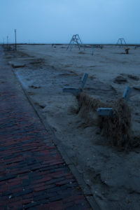 menschenleerer Strand am frühen Morgen menschenleerer Strand am frühen Morgen