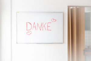 Danke an alle Helden während Corona-Krise, Whiteboard Danke an alle Helden während Corona-Krise, Whiteboard