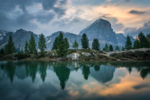 Sonnenuntergang mit Blick auf den Lago di Limides und den Tofane, Dolomiten, Italien Sonnenuntergang mit Blick auf den Lago di Limides und den Tofane, Dolomiten, Italien