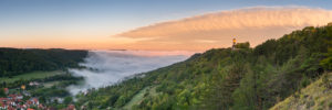 Morgennebel über Jena mit Blick auf den Fuchsturm, Deutschland. Morgennebel über Jena mit Blick auf den Fuchsturm, Deutschland.