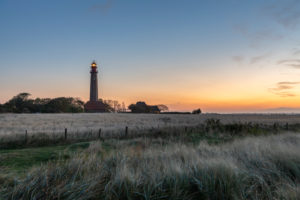 Sonnenaufgang am Leuchtturm Flügge auf Fehmarn an der Ostsee. Sonnenaufgang am Leuchtturm Flügge auf Fehmarn an der Ostsee.