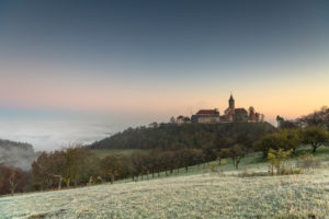 Sonnenaufgang über der Leuchtenburg mit Nebel über dem Saaletal. Sonnenaufgang über der Leuchtenburg mit Nebel über dem Saaletal.