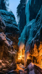 Fackelwanderung durch die Partnachklamm im Winter, Garmisch-Partenkirchen, Bayern, Deutschland, Fackelwanderung durch die Partnachklamm im Winter, Garmisch-Partenkirchen, Bayern, Deutschland,