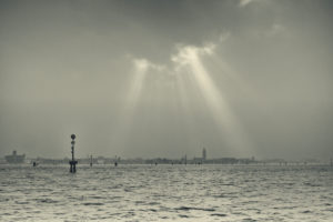 Venedig vom Wasser aus bei Nebel Venedig vom Wasser aus bei Nebel