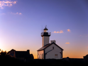 Leuchtturm Phare de Pontusval in der Bretagne bei Sonnenuntergang Leuchtturm Phare de Pontusval in der Bretagne bei Sonnenuntergang