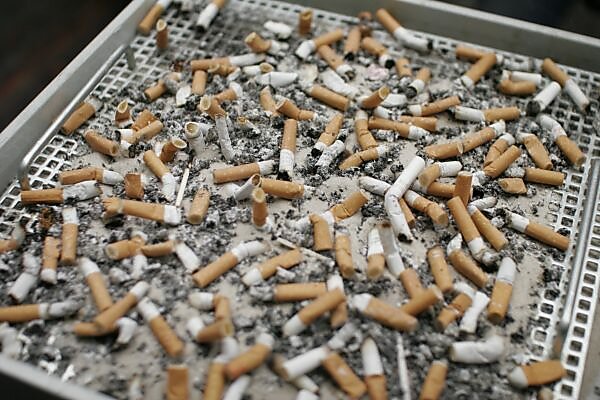 mauritius cigarette Bildagentur | mauritius images