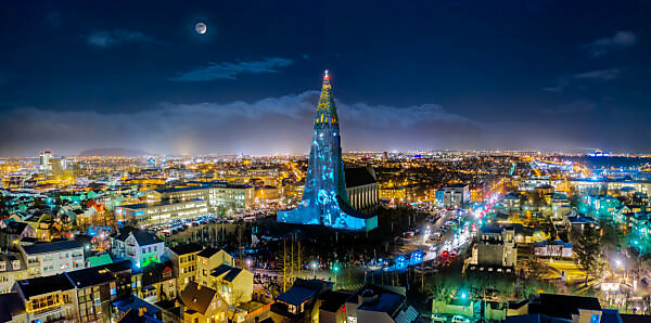 Iceland, Reykjavik, Hallgrímskirkja by night Iceland, Reykjavik, Hallgrímskirkja by night