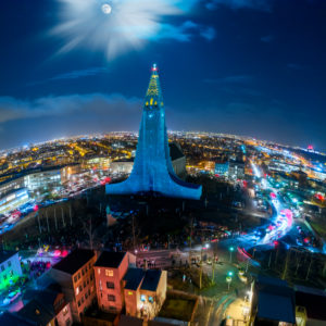 Iceland, Reykjavik, Hallgrímskirkja by night