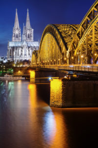 Blick am Abend über Köln, Nordrhein-Westfalen, Deutschland Blick am Abend über Köln, Nordrhein-Westfalen, Deutschland