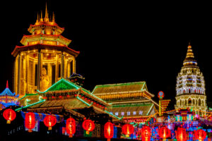 Chinesisches Neujahrsfest / Chinese New Year, lit Buddhist temple at night Chinesisches Neujahrsfest / Chinese New Year, lit Buddhist temple at night