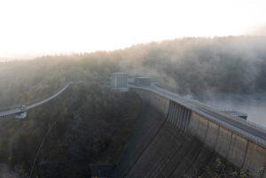 Germany, Saxony-Anhalt, Upper Harz, Rappbodetalsperre, dam with mist, Harz.