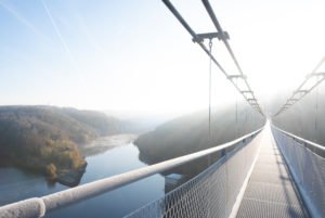 Germany, Saxony-Anhalt, Upper Harz, on the suspension bridge TitanRT, Rappbodetalsperre, rope suspension bridge, 483 meters long, one of the longest rope bridges in the world, Harz.