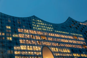 Deutschland, Hamburg, Blick auf das Dach der Elbphilharmonie in Hamburg, Hafen-City. Deutschland, Hamburg, Blick auf das Dach der Elbphilharmonie in Hamburg, Hafen-City.