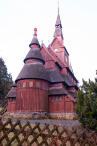 Deutschland, Niedersachsen, Harz, Goslar, Gustav-Adolf-Stabkirche in Hahnenklee, 1907 - 1908 erbaut, Vorbild dafür war die Stabkirche von Borgund in Norwegen. Deutschland, Niedersachsen, Harz, Goslar, Gustav-Adolf-Stabkirche in Hahnenklee, 1907 - 1908 erbaut, Vorbild dafür war die Stabkirche von Borgund in Norwegen.