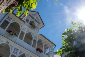 Deutschland, Mecklenburg-Vorpommern, Insel Rügen, Ostseebad Sellin, Weiße Villa, Wilhelmstraße, Bäderarchitektur Deutschland, Mecklenburg-Vorpommern, Insel Rügen, Ostseebad Sellin, Weiße Villa, Wilhelmstraße, Bäderarchitektur