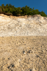 Deutschland, Mecklenburg-Vorpommern, Sassnitz, Kreidefelsen, Wissower Klinken, Bäume stehen am Abgrund, Nationalpark Jasmund, Unesco-Weltnaturerbe, Ostsee Deutschland, Mecklenburg-Vorpommern, Sassnitz, Kreidefelsen, Wissower Klinken, Bäume stehen am Abgrund, Nationalpark Jasmund, Unesco-Weltnaturerbe, Ostsee