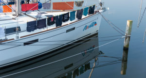 Deutschland, Mecklenburg-Vorpommern, Seedorf, Wäsche hängt auf einer Yacht zum Trocknen. Deutschland, Mecklenburg-Vorpommern, Seedorf, Wäsche hängt auf einer Yacht zum Trocknen.