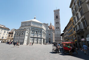 Piazza del Duomo with the Cathedral of Santa Maria del Fiore, the Baptistery of San Giovanni and Giotto's bell tower, Florence, Tuscany, Italy.