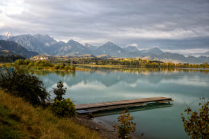 Forggensee bei Schwangau mit Blick auf Füssen, Ostallgäu, Bayern Forggensee bei Schwangau mit Blick auf Füssen, Ostallgäu, Bayern