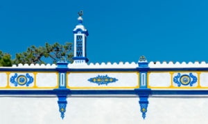 blue chimney and decorative frieze (platiband) near Almancil, the Algarve, Portugal
blue chimney and decorative frieze (platiband) near Almancil, the Algarve, Portugal