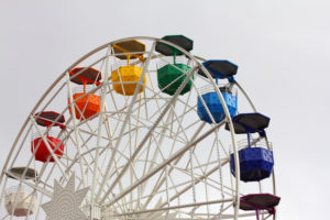 Riesenrad auf dem Tibidabo-Hügel über Barcelona Riesenrad auf dem Tibidabo-Hügel über Barcelona
