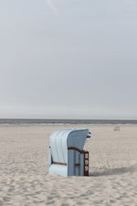 Hellblauer Strandkorb auf Juist Hellblauer Strandkorb auf Juist