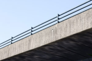 Aufstrebende Linien und Reflexionen des Wassers an der Torminbrücke in Münster Aufstrebende Linien und Reflexionen des Wassers an der Torminbrücke in Münster