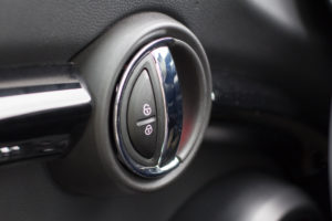 Türöffner im elektrischen Mini Cooper SE Türöffner im elektrischen Mini Cooper SE