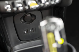 USB-Anschlüsse im elektrischen Mini Cooper SE USB-Anschlüsse im elektrischen Mini Cooper SE