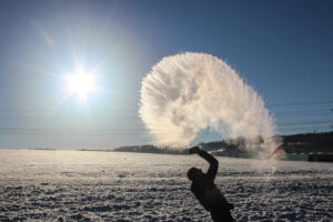 Mpemba effect, boiling water is thrown into the air at sub-zero temperatures