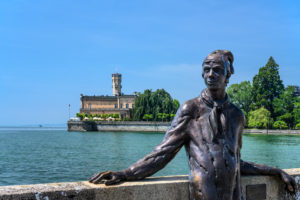 Germany, Baden-Württemberg, Lake Constance, Langenargen, Montfort Castle with Dammglonker monument (former dock worker) at the landing stage Germany, Baden-Württemberg, Lake Constance, Langenargen, Montfort Castle with Dammglonker monument (former dock worker) at the landing stage