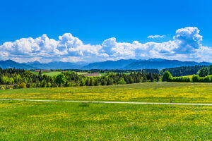 Germany, Bavaria, Tölzer Land, Dietramszell, district of Großeglsee, spring landscape against the foothills of the Alps and the Karwendel mountains