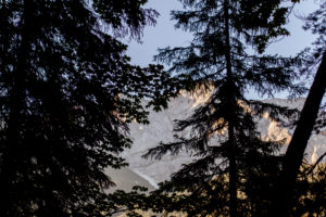 Sonnenaufgang in Grainau am Eibsee in Bayern mit Alpenpanorama Sonnenaufgang in Grainau am Eibsee in Bayern mit Alpenpanorama