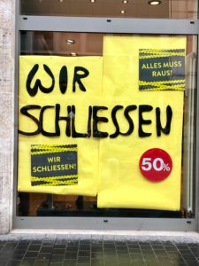 We are closing the entrance to the shop in Würzburg pedestrian zone / Corona bankruptcy We are closing the entrance to the shop in Würzburg pedestrian zone / Corona bankruptcy