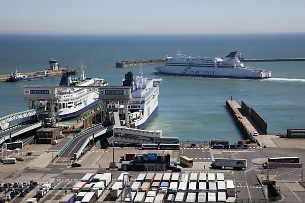 Bildagentur Mauritius Images England Kent Dover Dover Docks Freight Trucks Unloading From Cross Channel Ferry