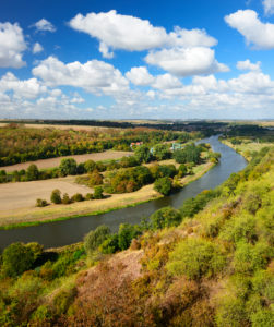 Aussicht auf den Fluss Saale, Herbstlandschaft, Naturpark Unteres Saaletal, Sachsen-Anhalt, Deutschland Aussicht auf den Fluss Saale, Herbstlandschaft, Naturpark Unteres Saaletal, Sachsen-Anhalt, Deutschland