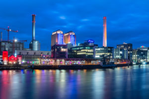 Frankfurt am Main, Hessen, Deutschland, Europa, Westhafen, Pier 1 im Gutleutviertel in der Abenddämmerung während der Luminale Frankfurt am Main, Hessen, Deutschland, Europa, Westhafen, Pier 1 im Gutleutviertel in der Abenddämmerung während der Luminale