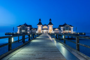 Sellin, Mecklenburg-Vorpommern,Deutschland, Europa, Blick auf die Seebrücke in der Abenddämmerung, Sellin, Mecklenburg-Vorpommern,Deutschland, Europa, Blick auf die Seebrücke in der Abenddämmerung,