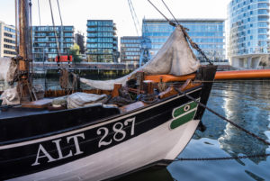 Historische Schiffe und Segler im Traditionsschiffhafen, Hafencity, Hamburg, Deutschland Historische Schiffe und Segler im Traditionsschiffhafen, Hafencity, Hamburg, Deutschland
